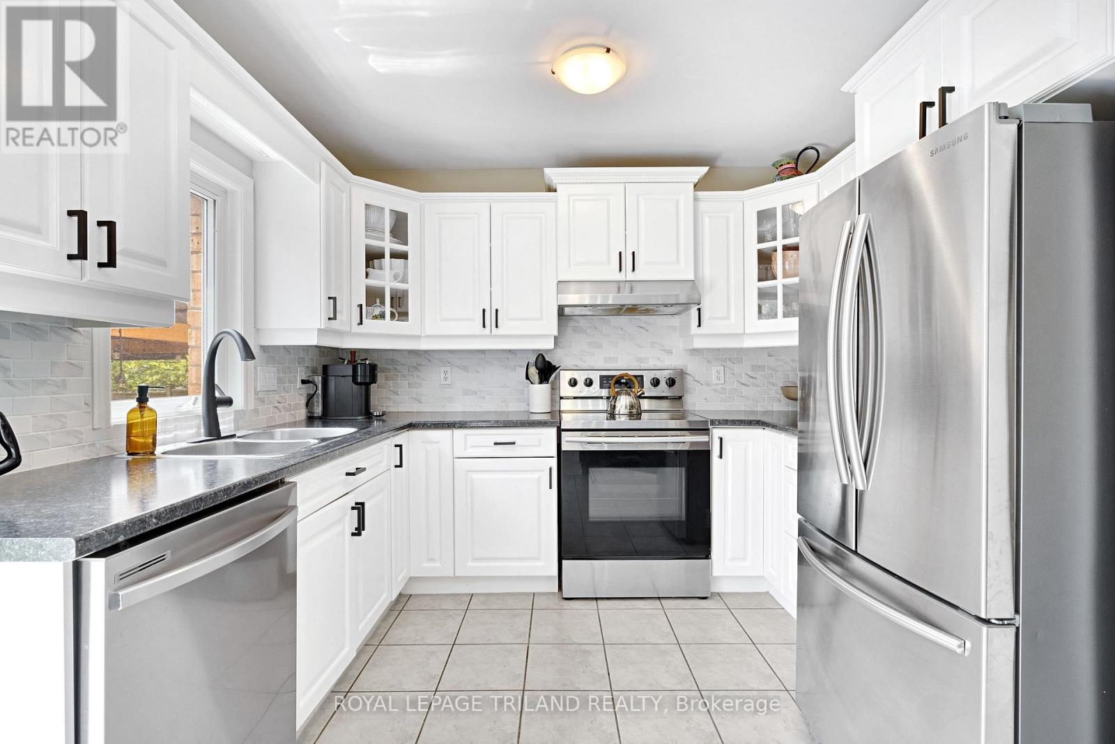 18 SIFTON DRIVE - 13