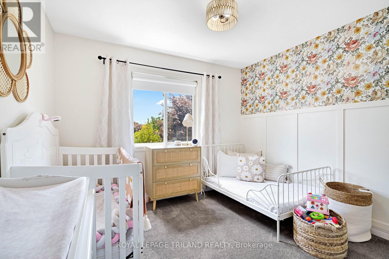 18 SIFTON DRIVE - 21