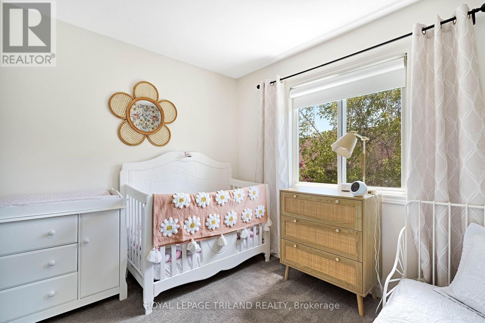 18 SIFTON DRIVE - 22