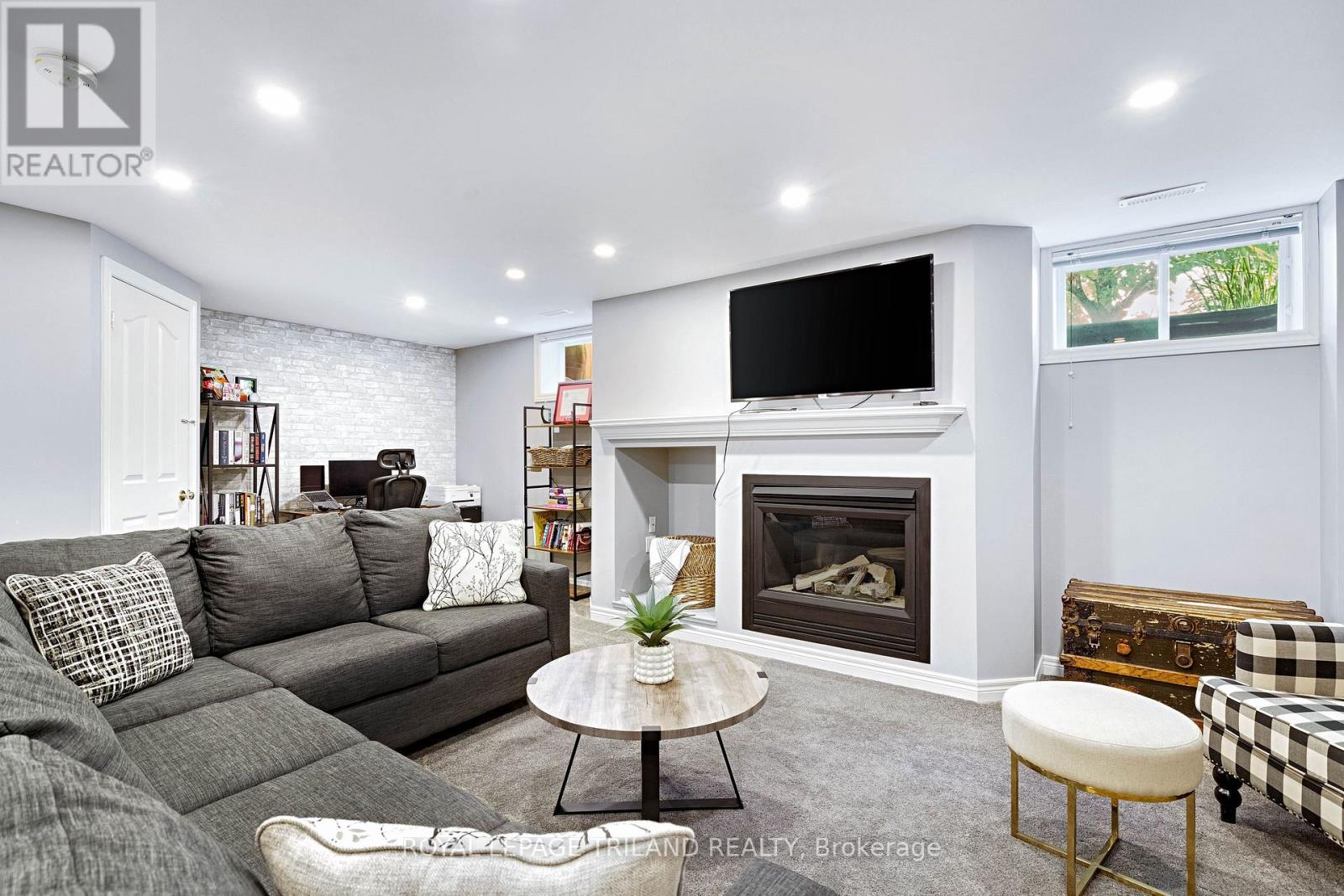 18 SIFTON DRIVE - 27