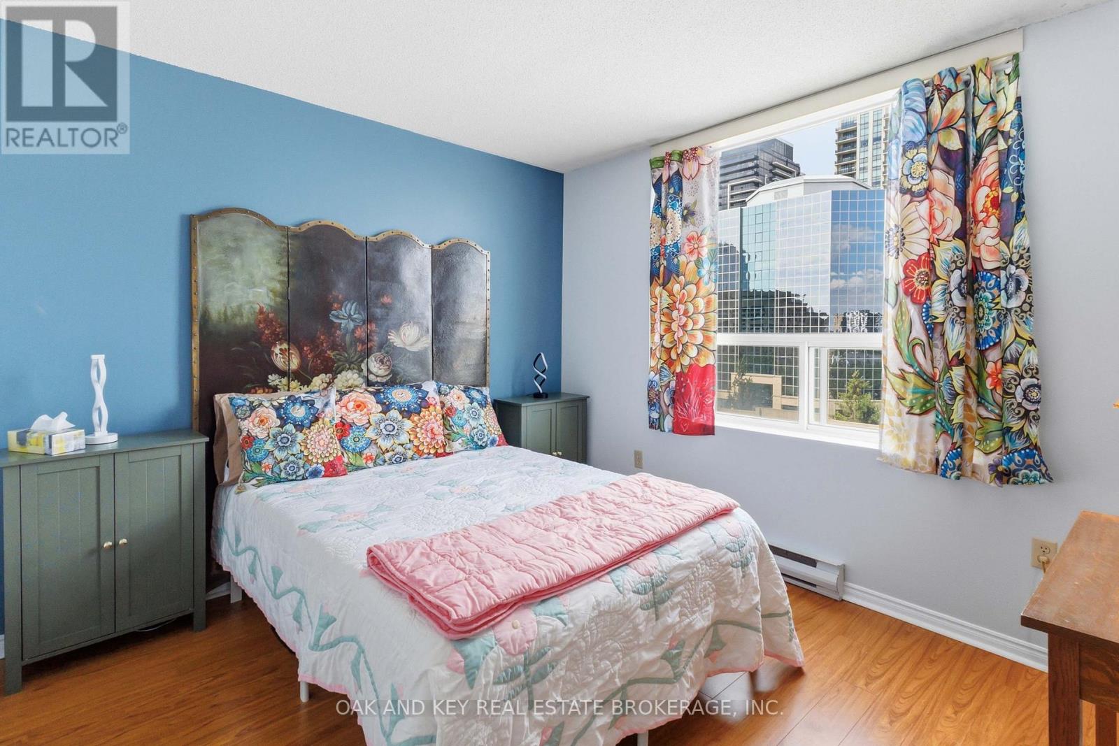 #804 155 KENT STREET - 22