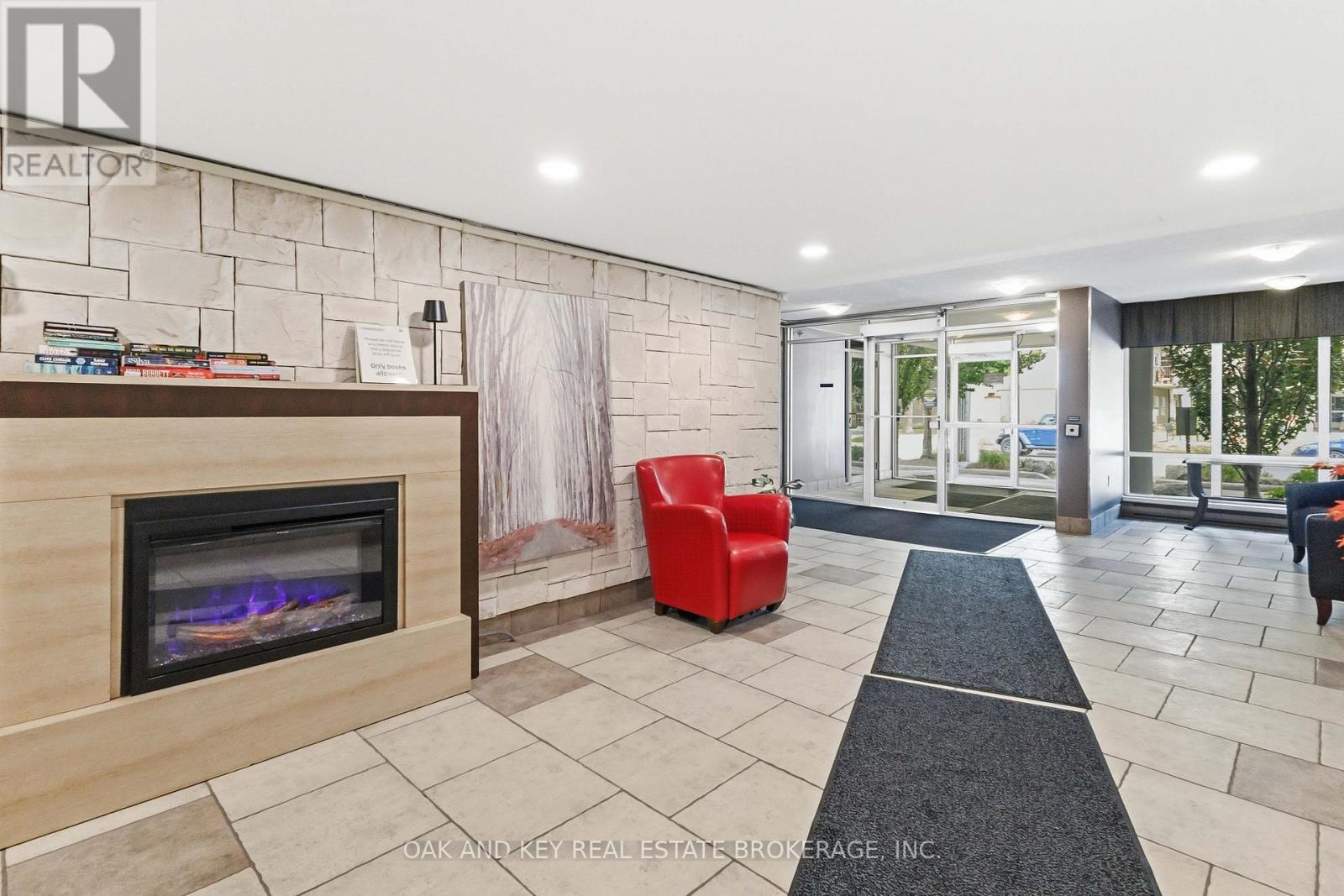 #804 155 KENT STREET - 4
