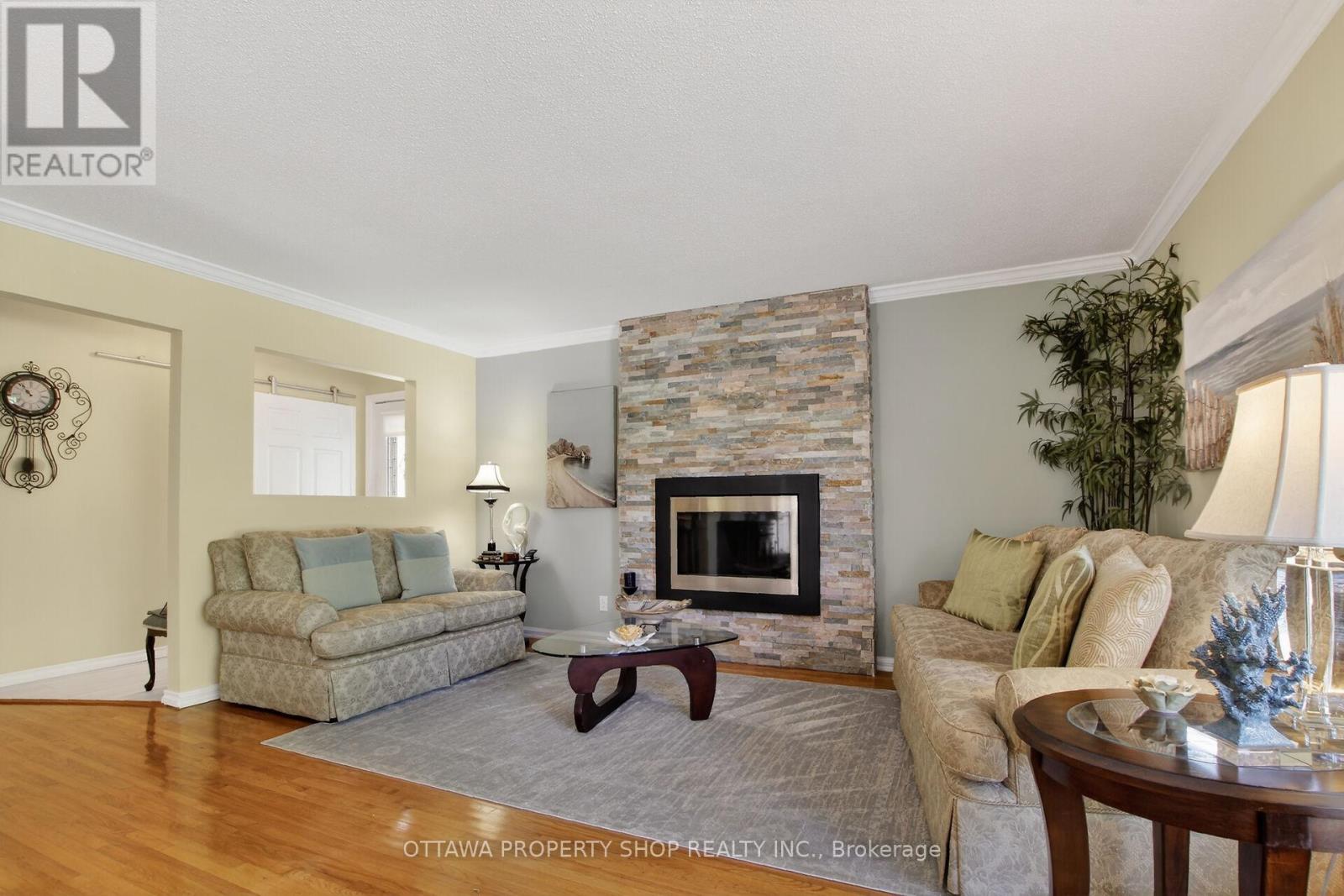 49 COUNTRY LANE - 12