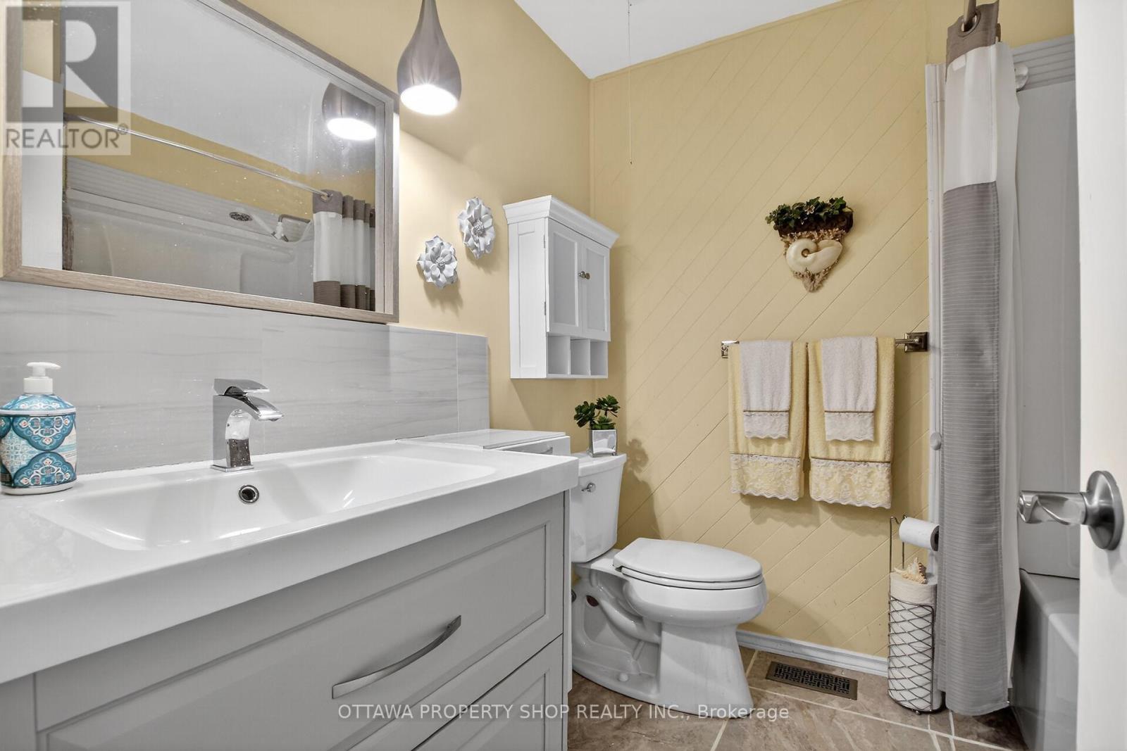 49 COUNTRY LANE - 21