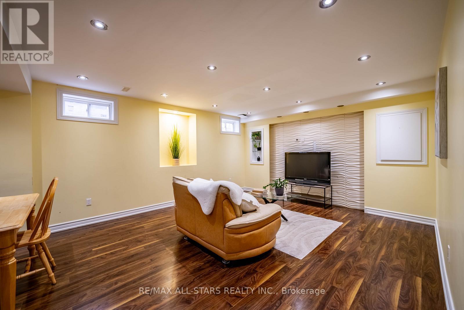135 GLAD PARK AVENUE - 33