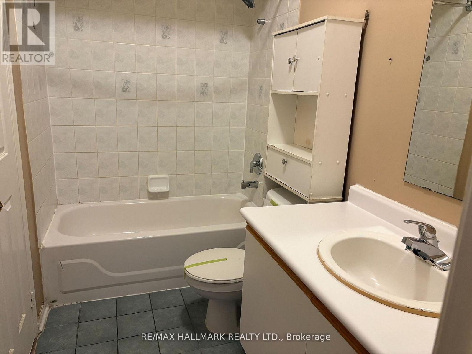 138 SPADINA ROAD - 9