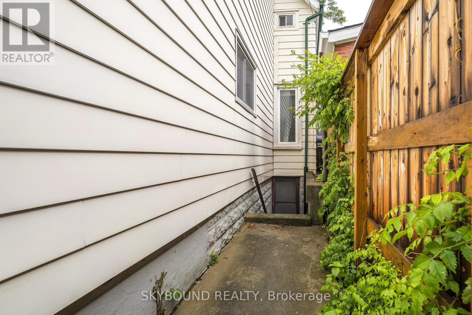 5 MANCHESTER AVENUE - 26