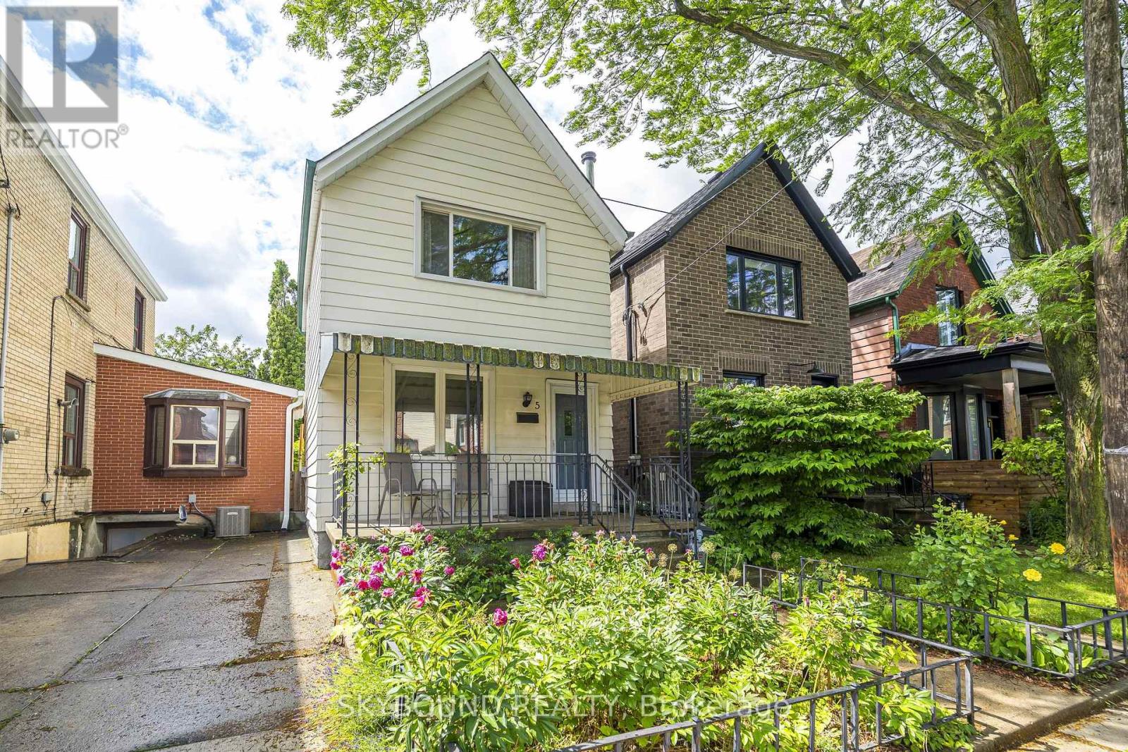 5 MANCHESTER AVENUE - 32