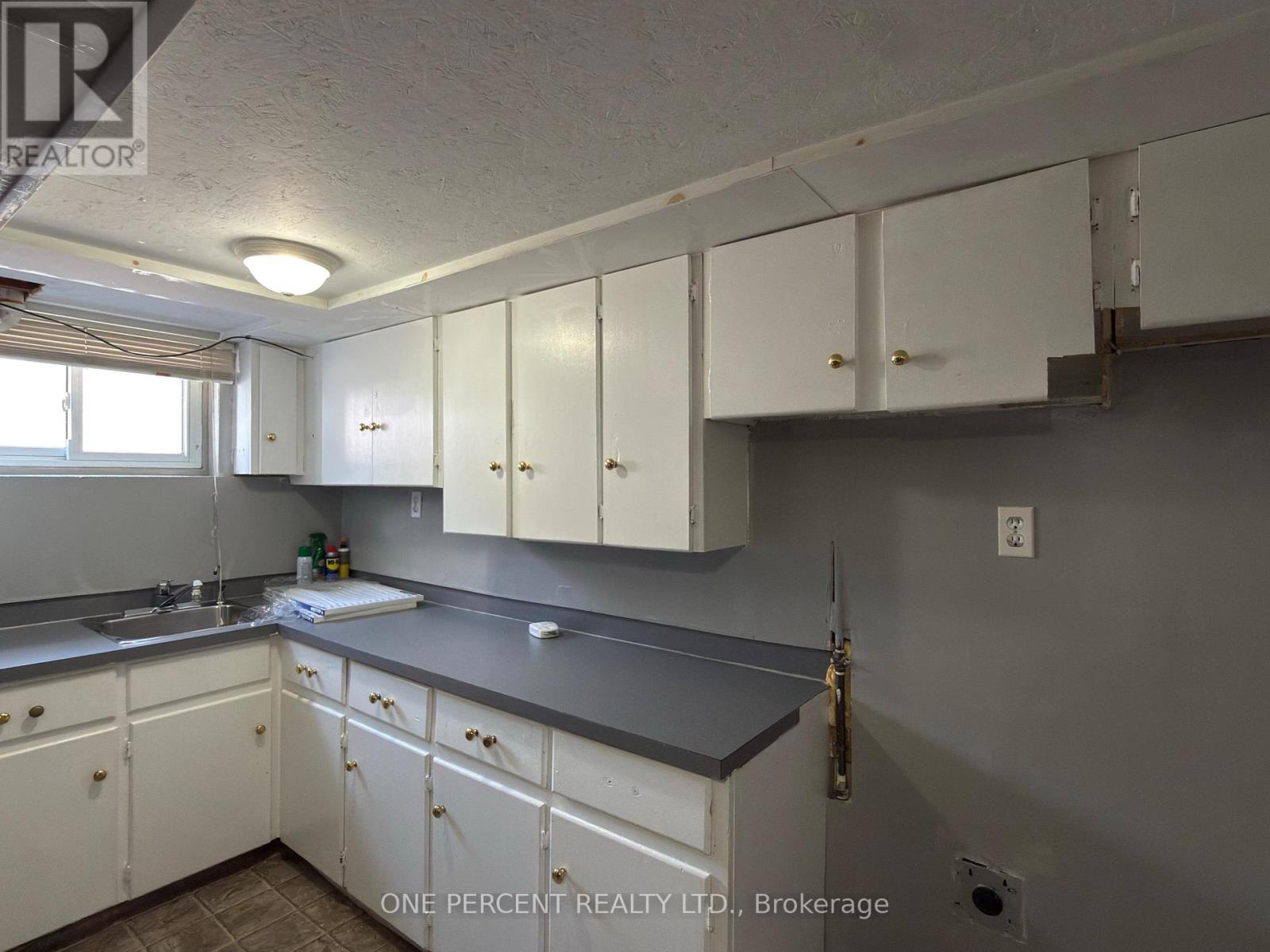 9 LYONS AVENUE - 15