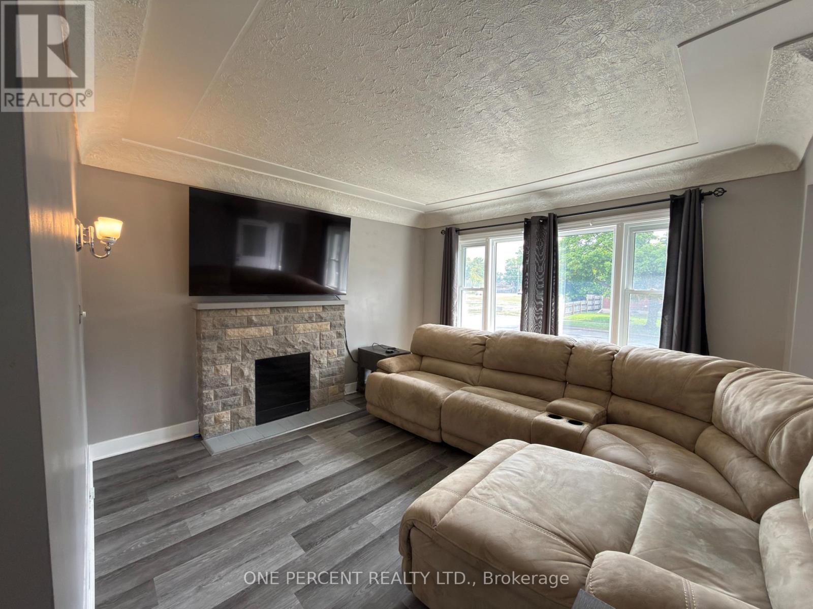 9 LYONS AVENUE - 2