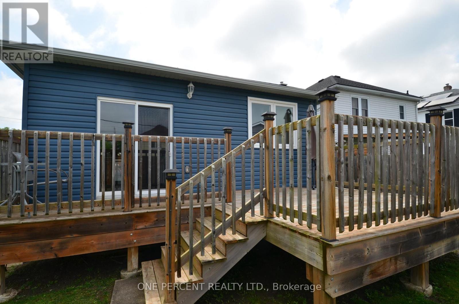 9 LYONS AVENUE - 23
