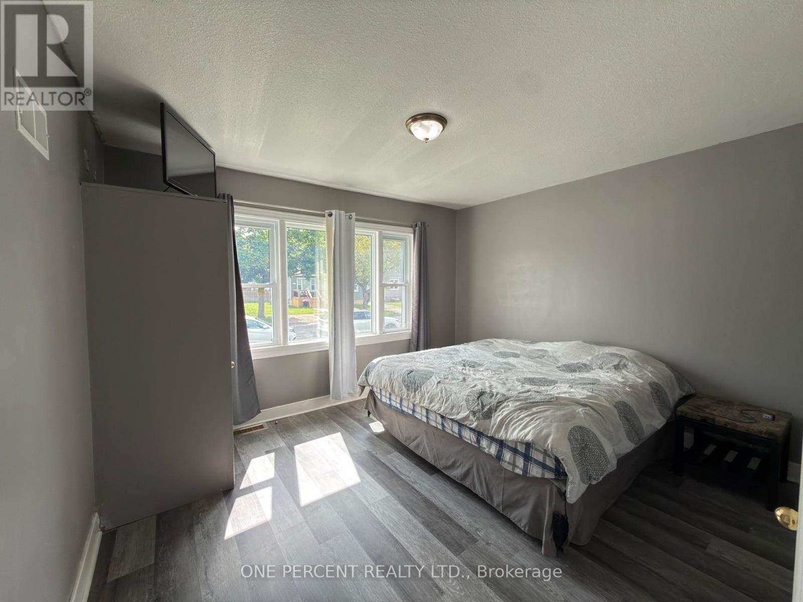 9 LYONS AVENUE - 7