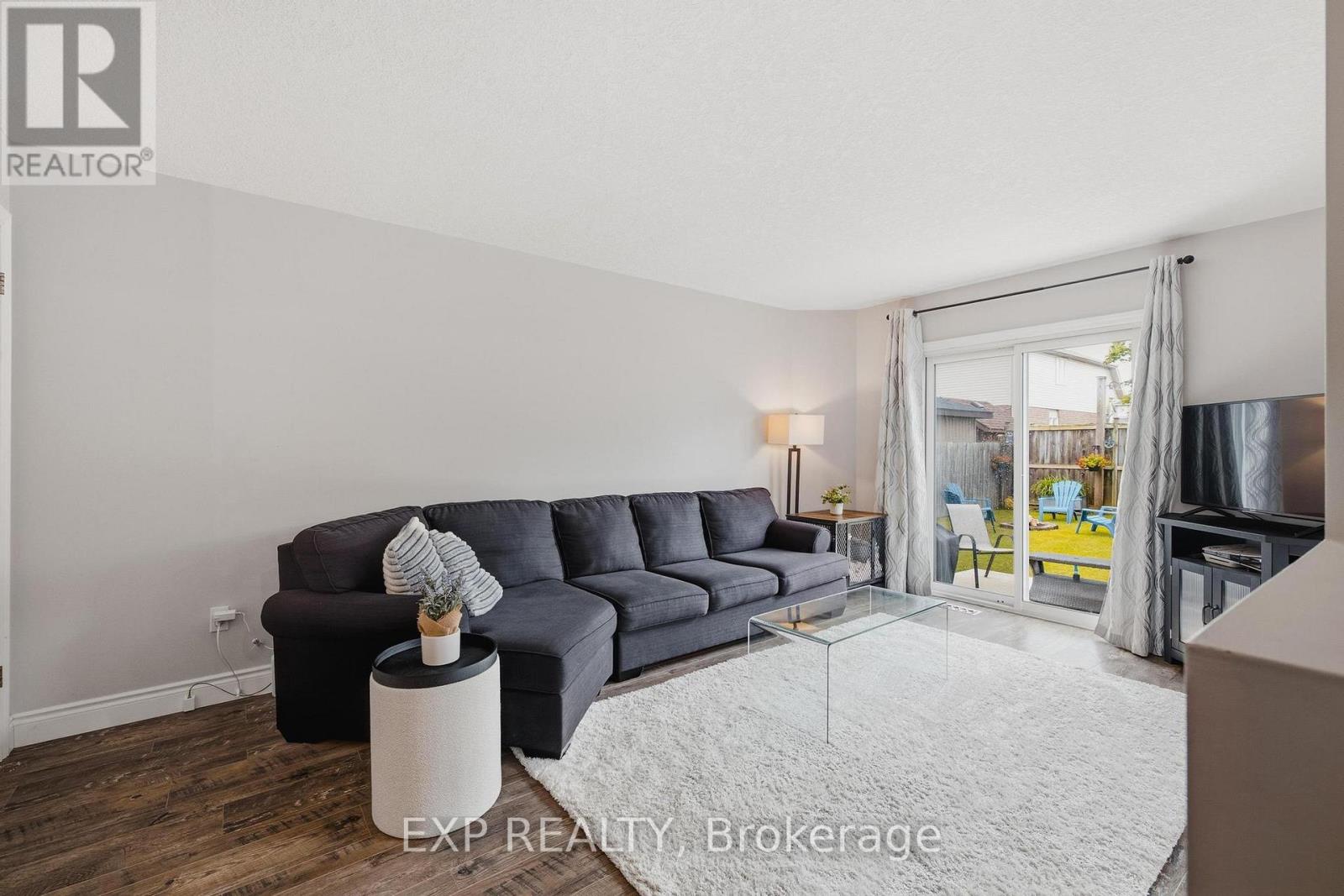 31 PARKSIDE STREET - 3