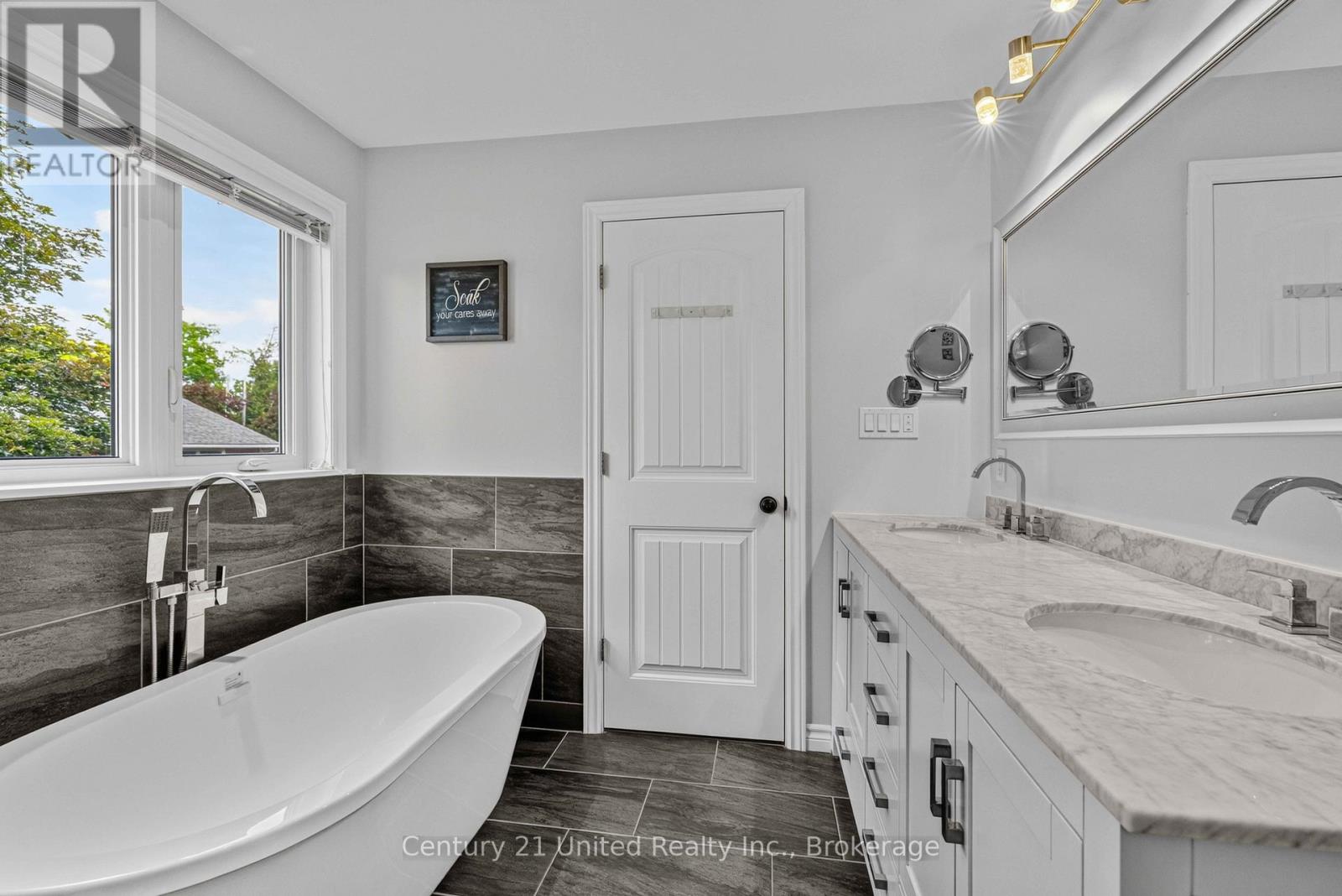 929 MOUNT PLEASANT ROAD - 14