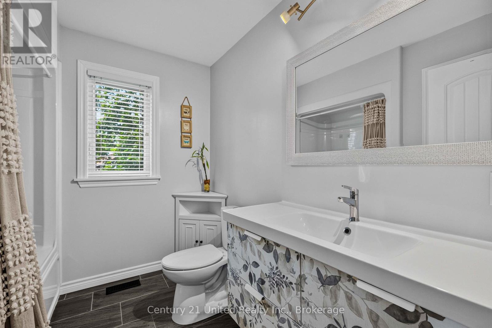 929 MOUNT PLEASANT ROAD - 16