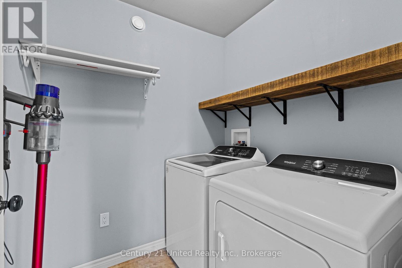 929 MOUNT PLEASANT ROAD - 18