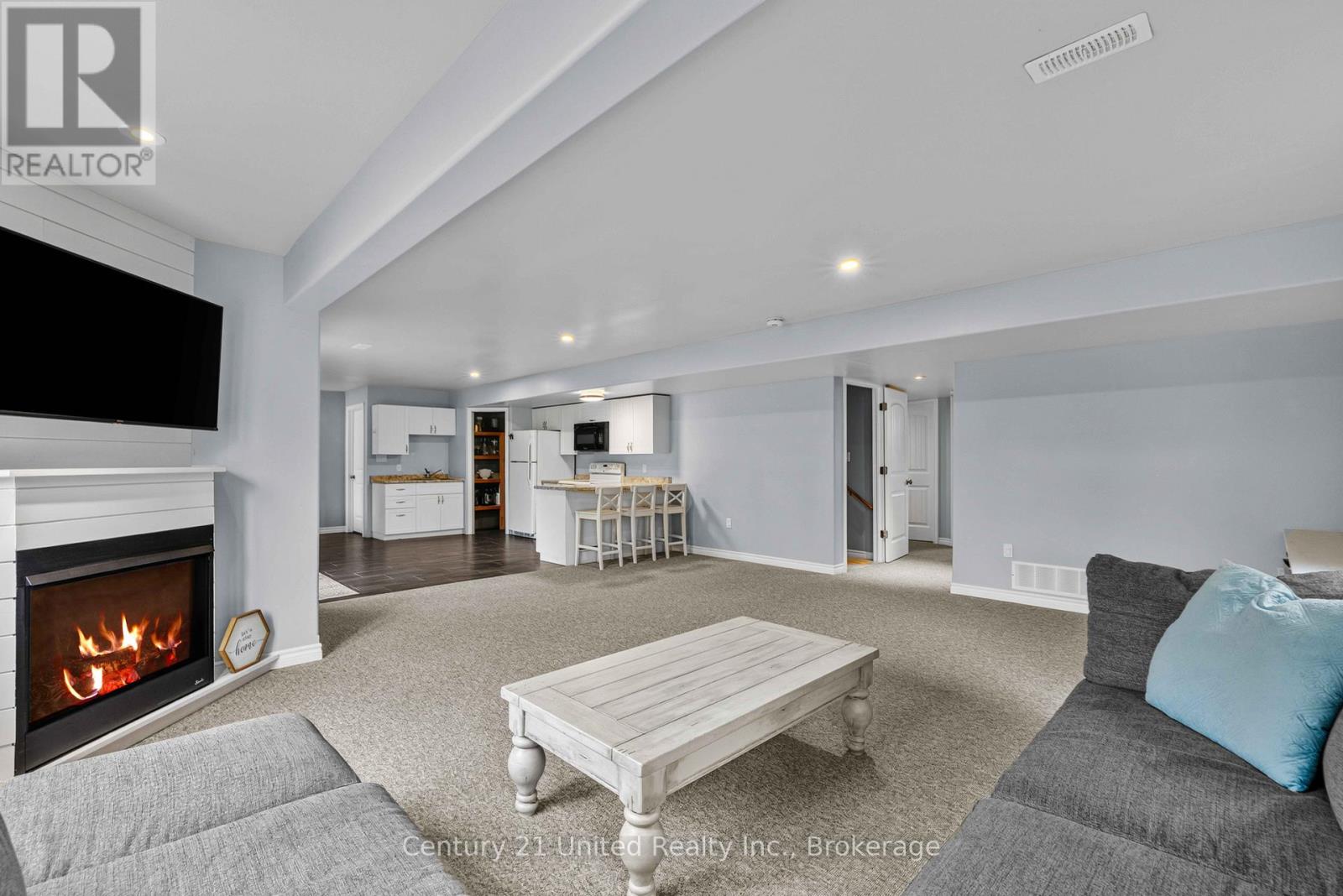 929 MOUNT PLEASANT ROAD - 20