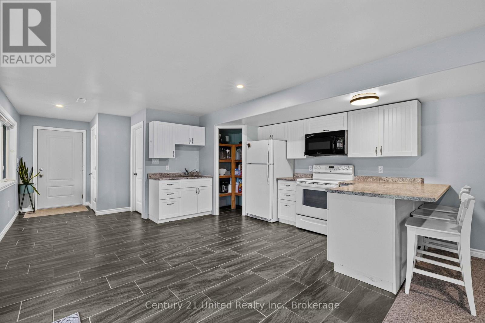 929 MOUNT PLEASANT ROAD - 22