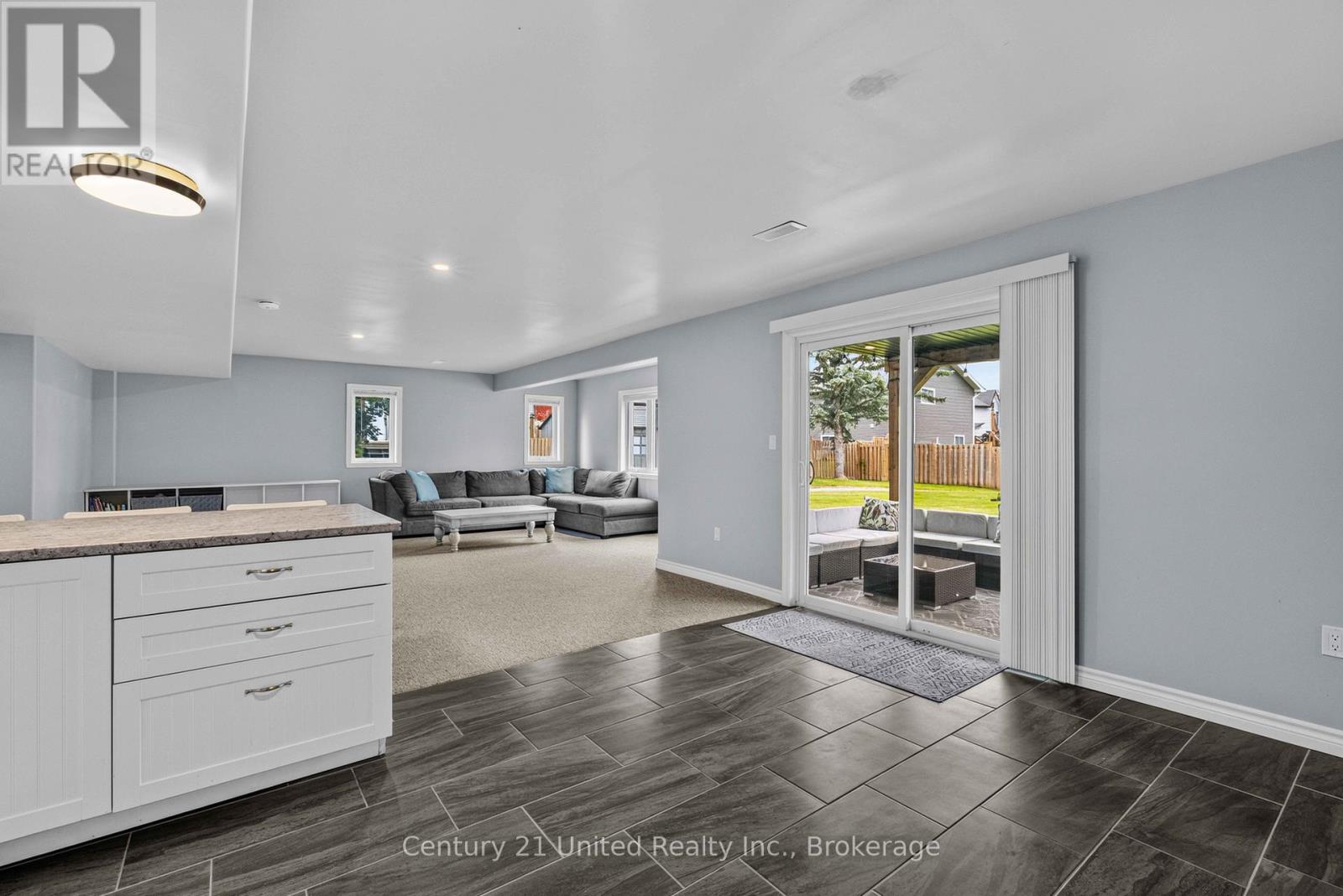 929 MOUNT PLEASANT ROAD - 23