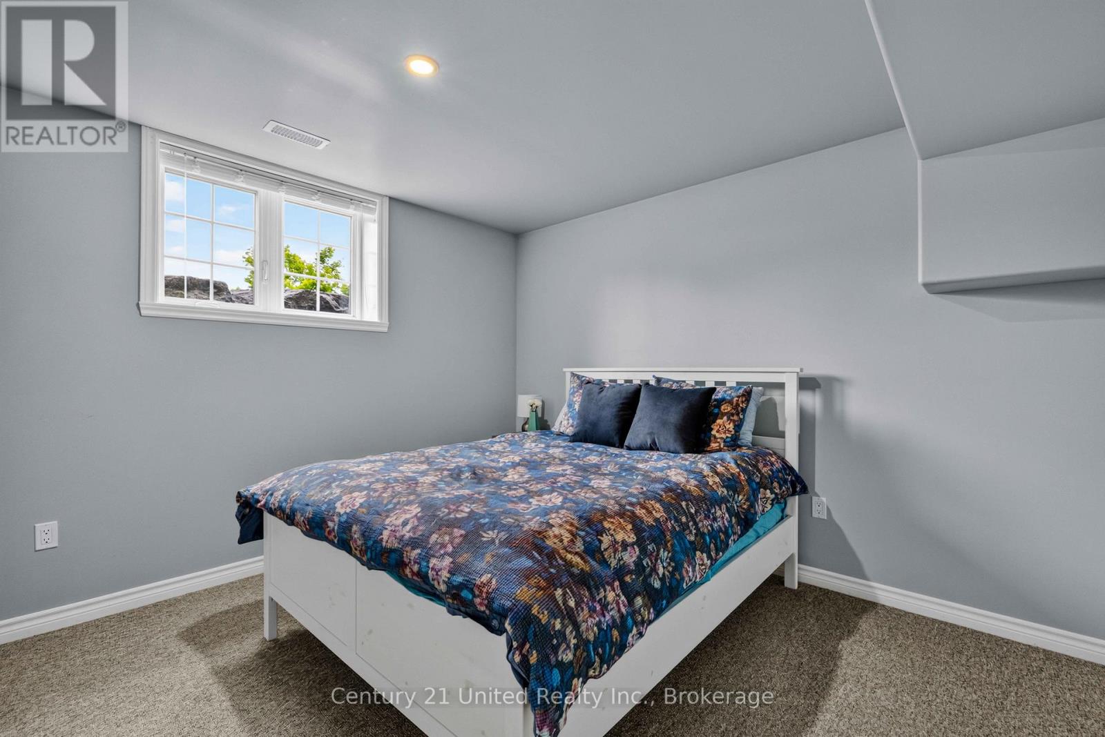 929 MOUNT PLEASANT ROAD - 25