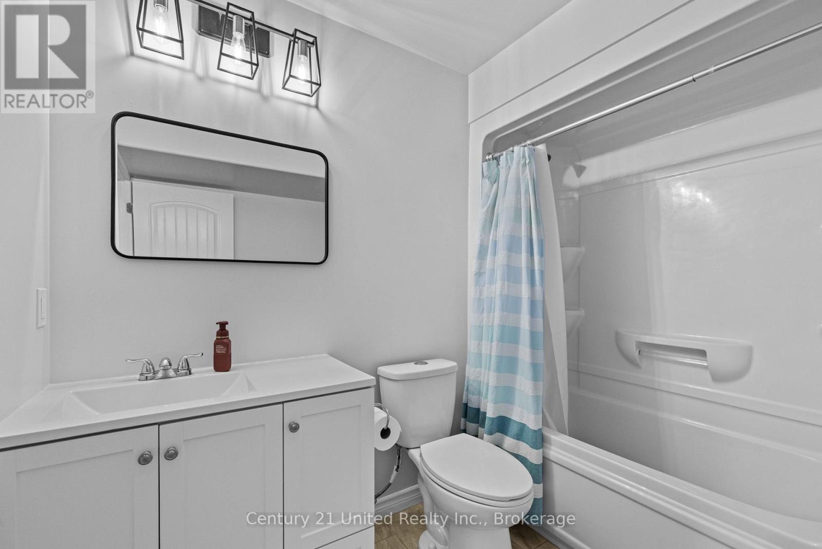 929 MOUNT PLEASANT ROAD - 26