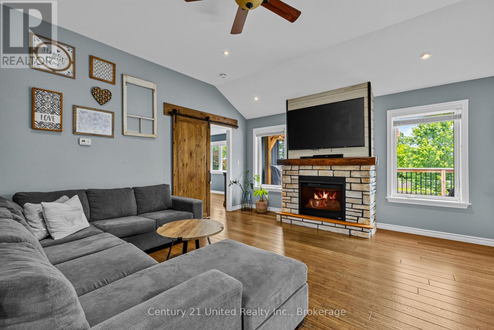 929 MOUNT PLEASANT ROAD - 8