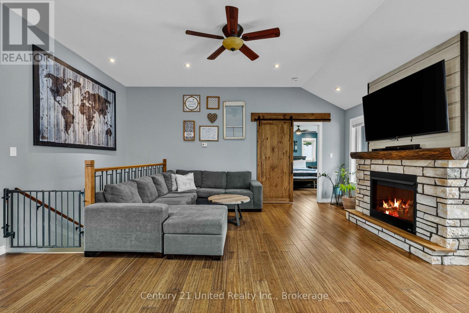 929 MOUNT PLEASANT ROAD - 9