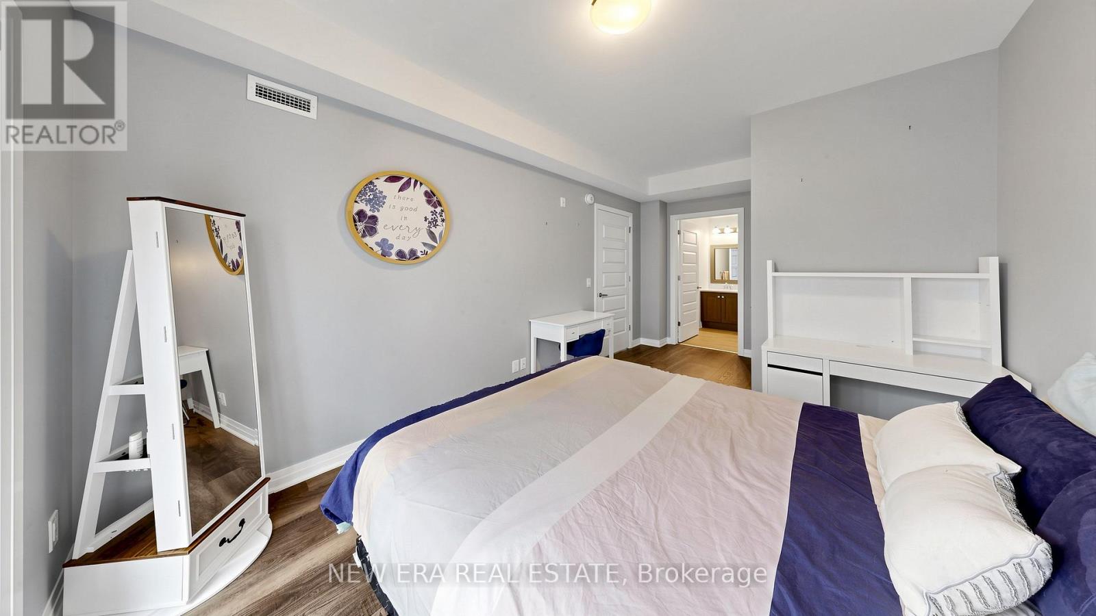 #229 128 GROVEWOOD COMMON - 26