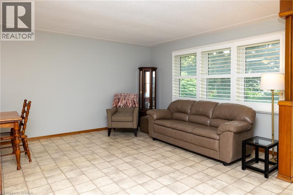156 MUTUAL Street N - 14
