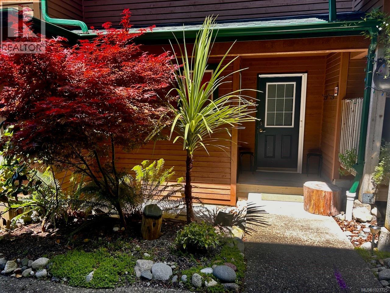 #2 1553 Larch Rd - 2