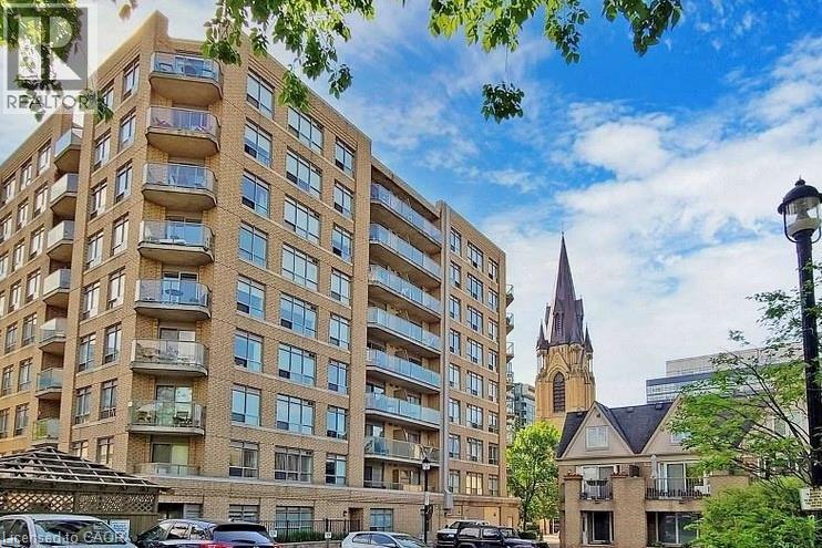 #207 140 BATHURST Street - 4