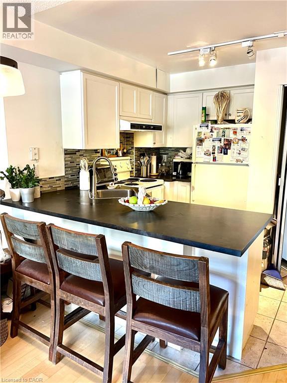 #207 140 BATHURST Street - 16