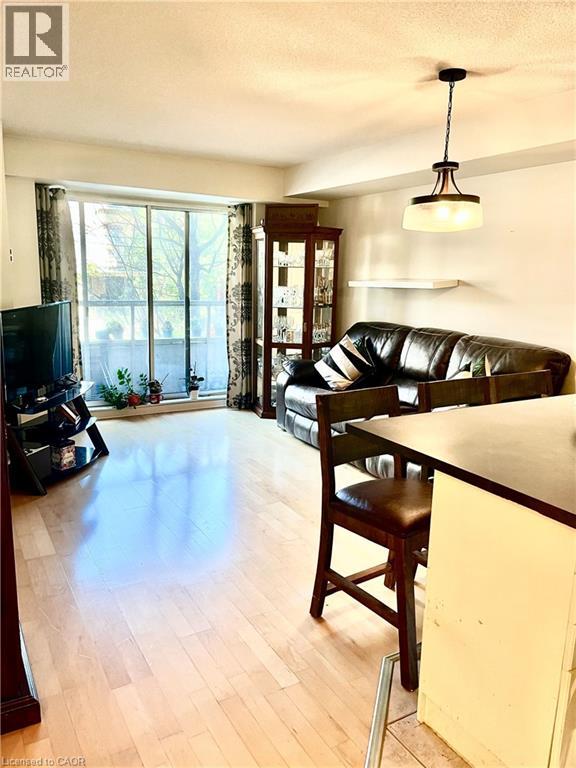 #207 140 BATHURST Street - 14