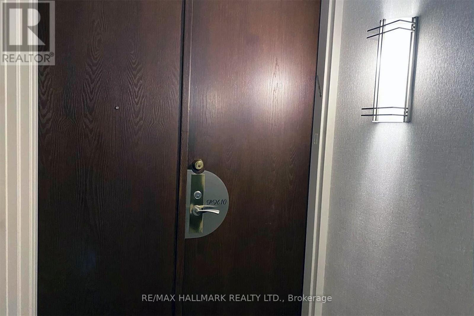 #PH10 447 WALMER ROAD - 4