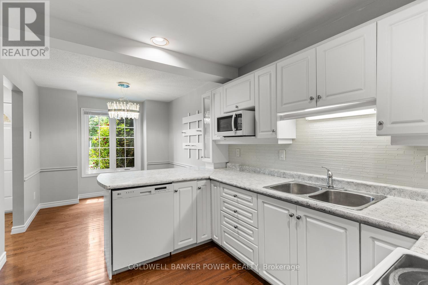 #17 340 AMBLESIDE DRIVE - 23