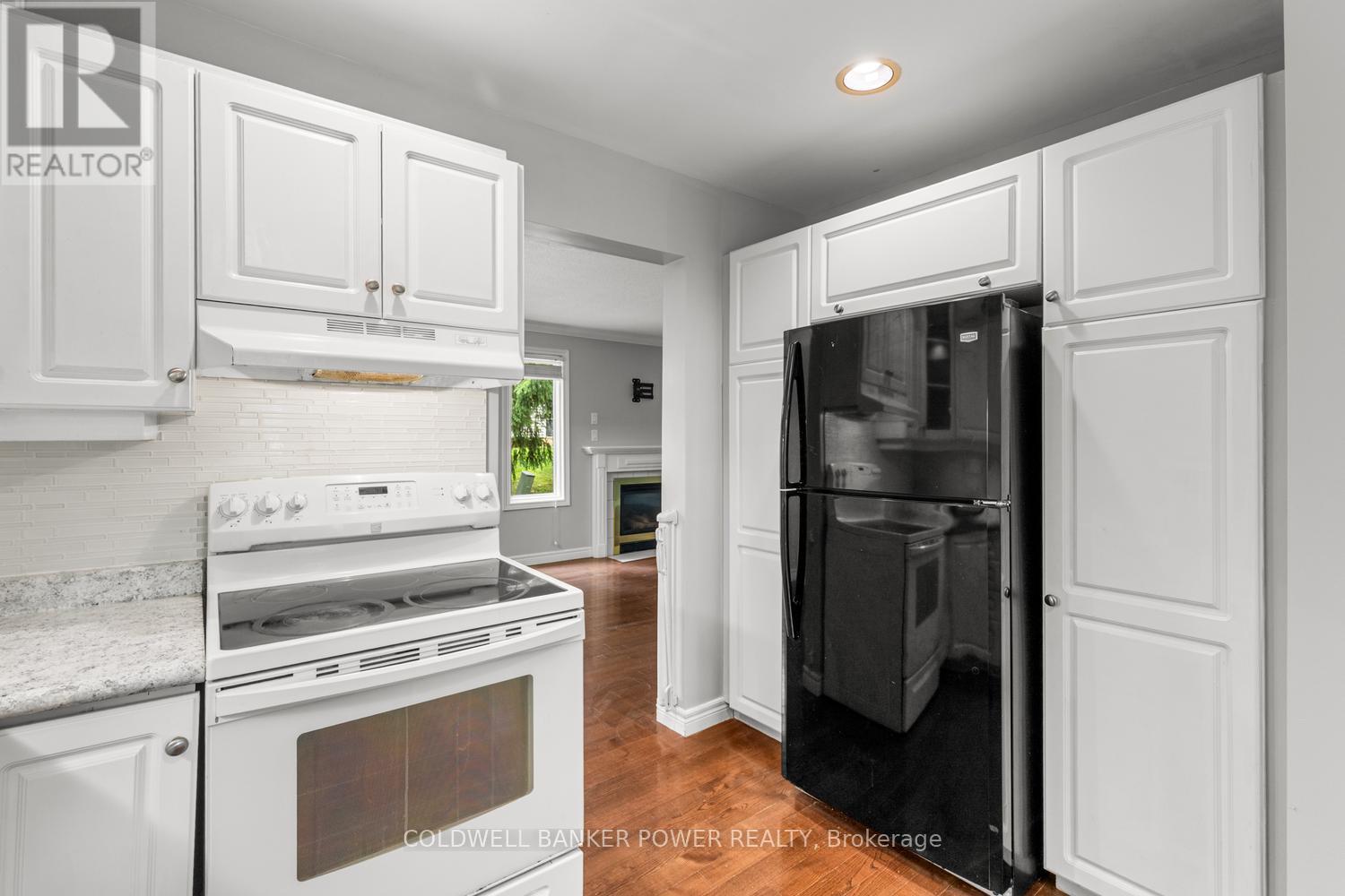 #17 340 AMBLESIDE DRIVE - 24
