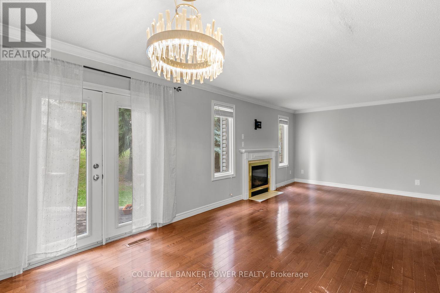 #17 340 AMBLESIDE DRIVE - 27
