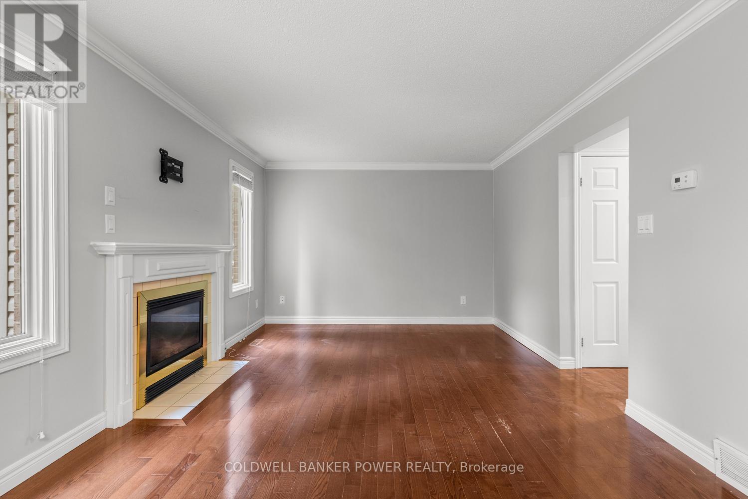 #17 340 AMBLESIDE DRIVE - 28
