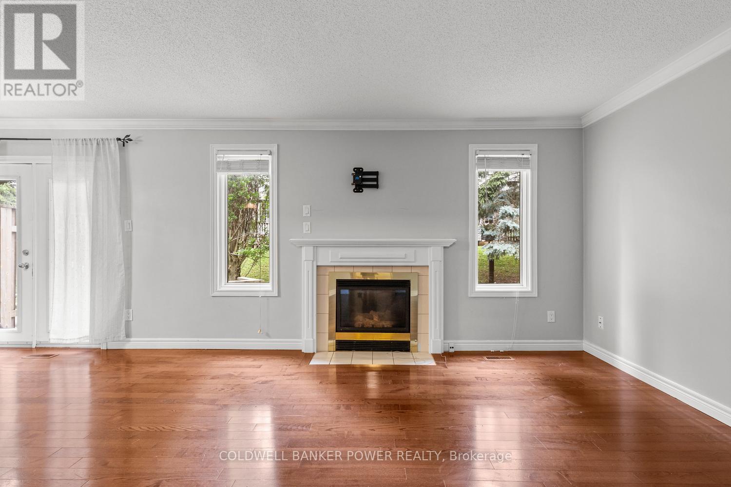 #17 340 AMBLESIDE DRIVE - 29