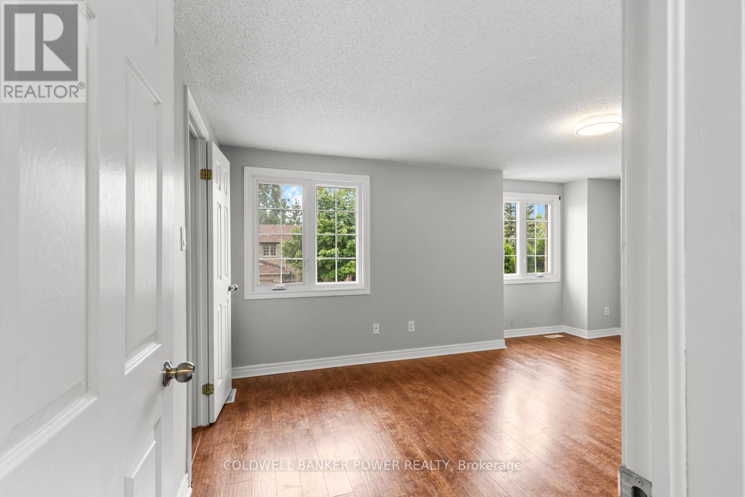 #17 340 AMBLESIDE DRIVE - 31