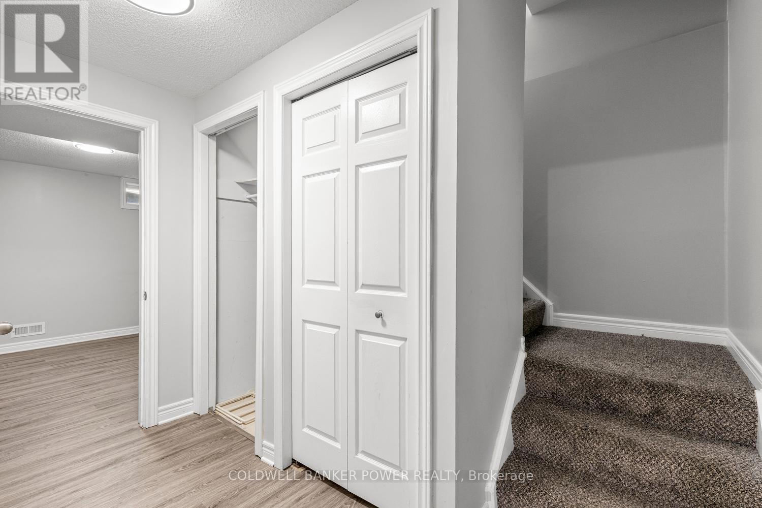 #17 340 AMBLESIDE DRIVE - 43