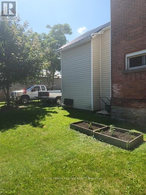 #87-89 89 SYDENHAM STREET E - 4