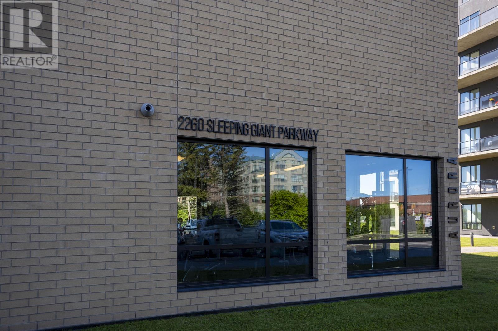 2104 2260 Sleeping Giant PKWY - 32