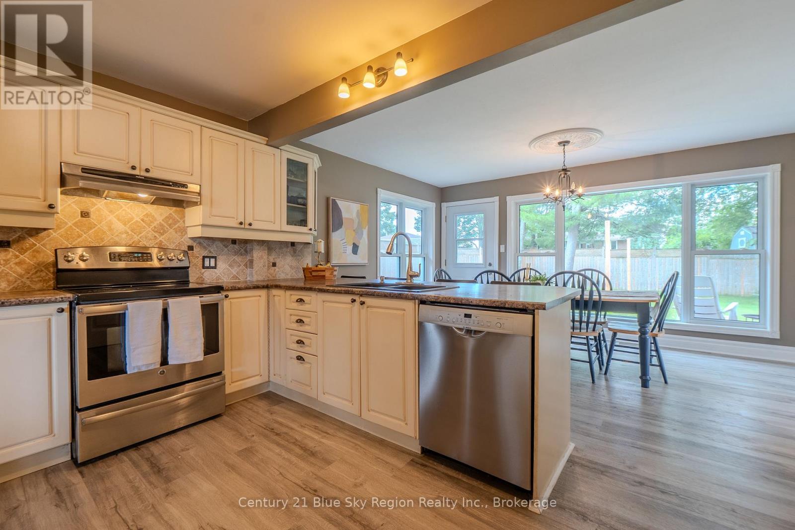 225 REGINALD ROAD - 11