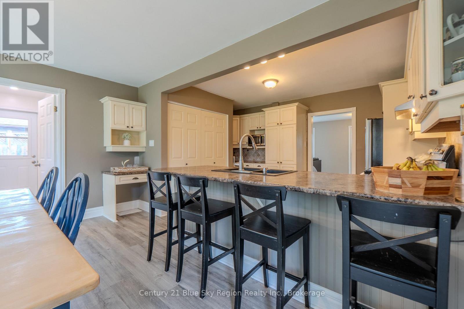 225 REGINALD ROAD - 13