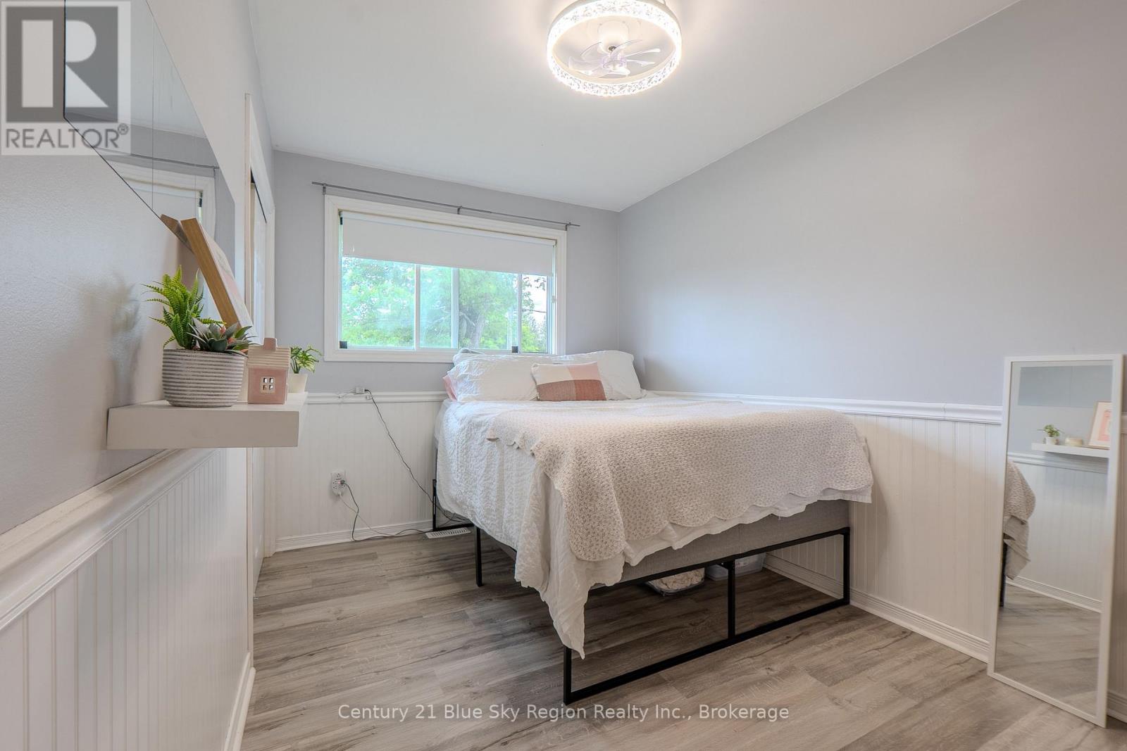 225 REGINALD ROAD - 17