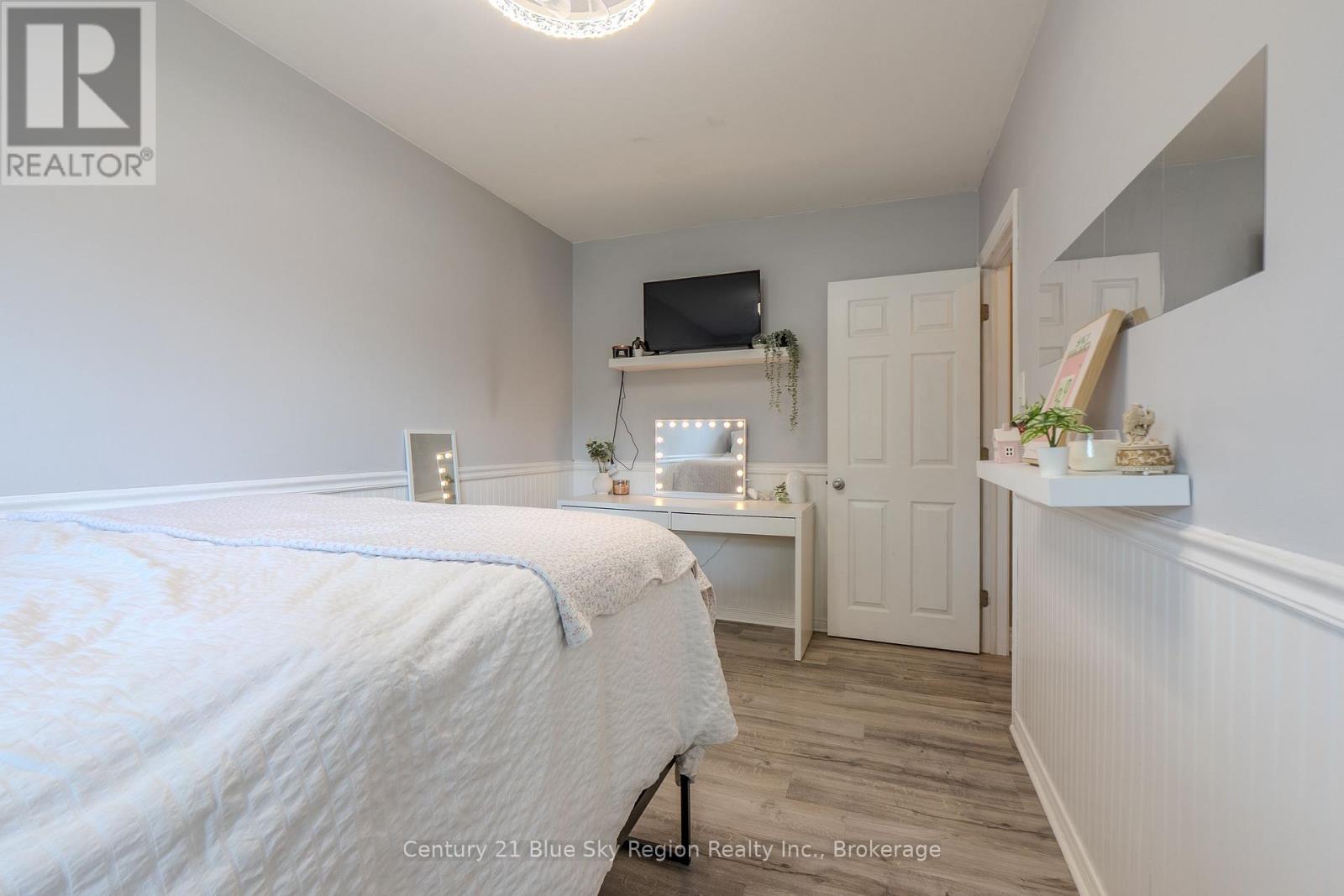 225 REGINALD ROAD - 18