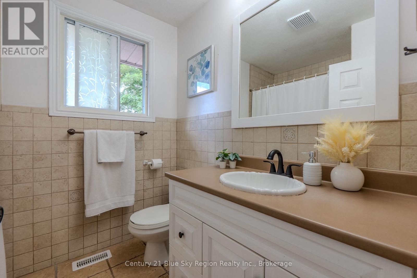225 REGINALD ROAD - 21