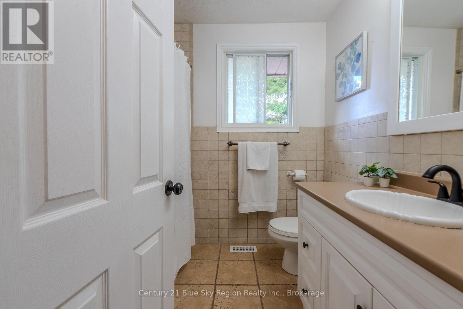 225 REGINALD ROAD - 22