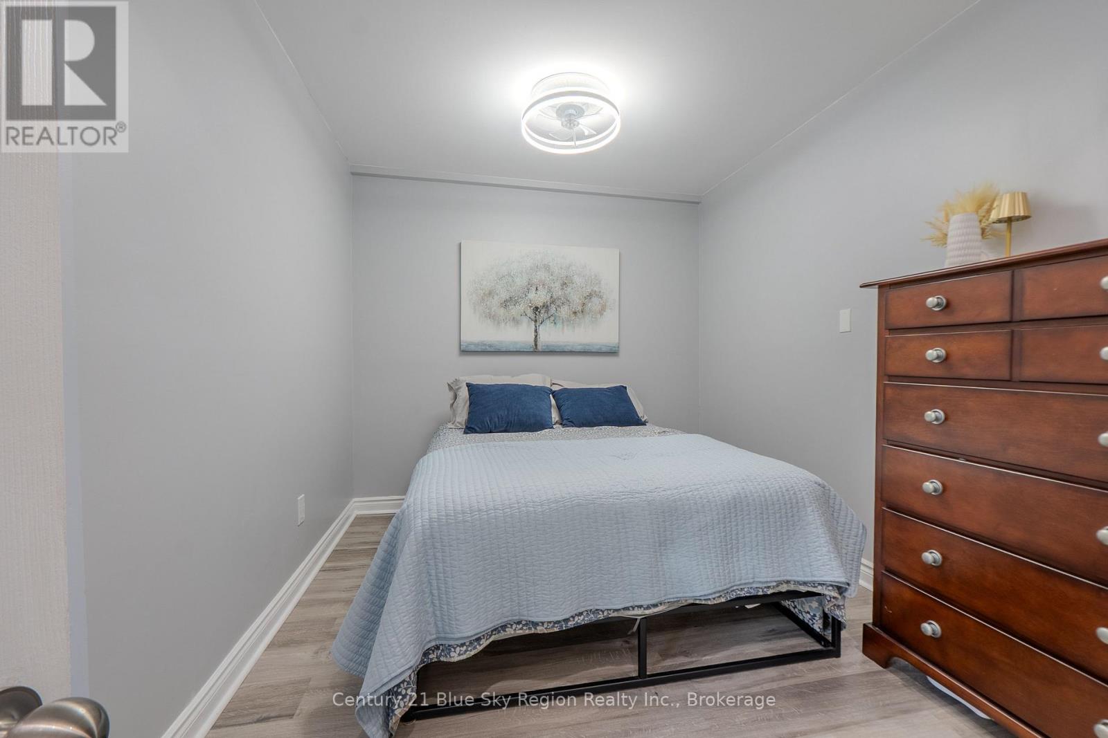 225 REGINALD ROAD - 23